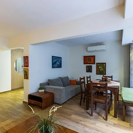 Stylish Apartment *